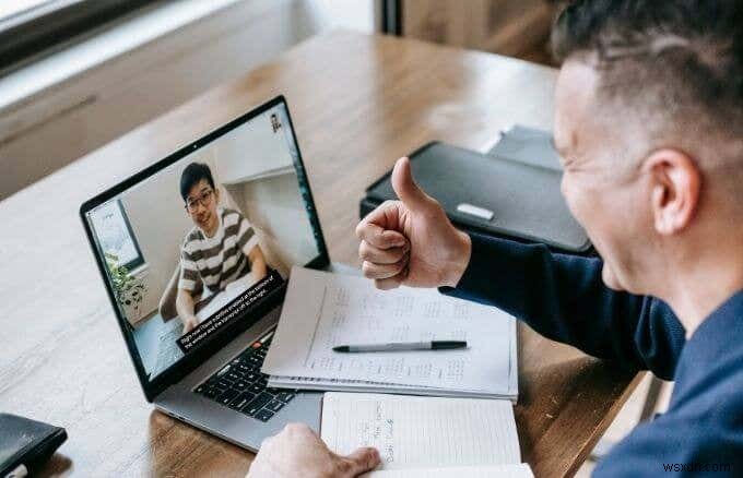 Cách bật phụ đề và phiên dịch trực tiếp trong Zoom