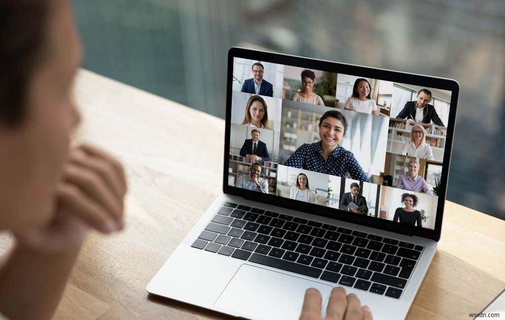 Cách bật phụ đề và phiên dịch trực tiếp trong Zoom