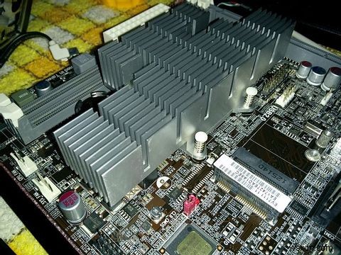 Nhiệt Độ Ảnh Hưởng Đến Máy Tính Như Thế Nào, Và Bạn Có Nên Lo Lắng?