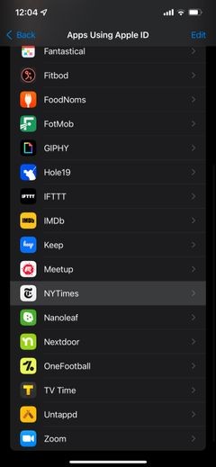 Khác Biệt Giữa Hide My Email Trong iCloud+ Và Đăng Nhập Với Apple