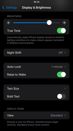 Muốn iPhone không tự bật màn hình khi nhấc lên? Cách tắt Raise to Wake