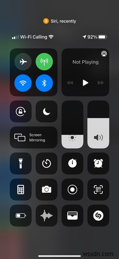 Những chấm cam và xanh trên iPhone là gì?