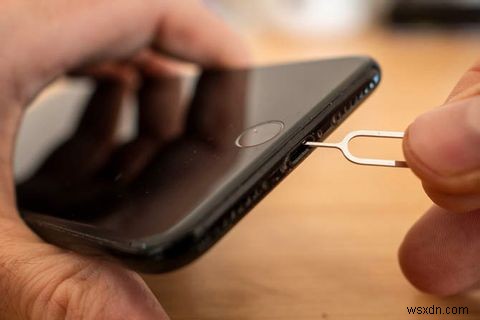 Cách vệ sinh iPhone bẩn: Hướng dẫn từng bước