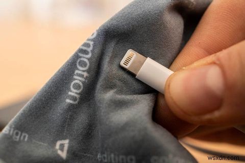Cách vệ sinh iPhone bẩn: Hướng dẫn từng bước