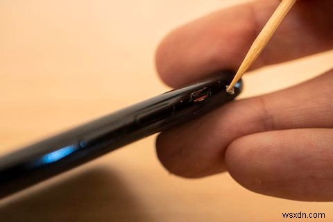 Cách vệ sinh iPhone bẩn: Hướng dẫn từng bước