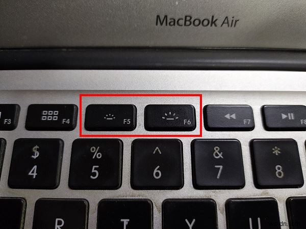 Cách bật/tắt đèn bàn phím (Keyboard lighting) trên máy tính