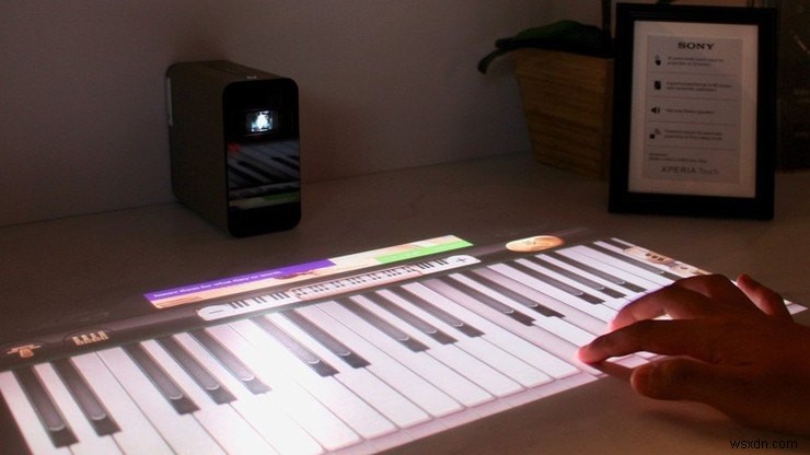 Máy chiếu Sony Xperia Touch biến bất kỳ bề mặt nào thành thiết bị Android