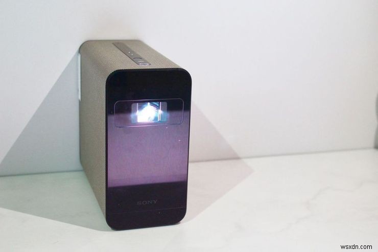 Máy chiếu Sony Xperia Touch biến bất kỳ bề mặt nào thành thiết bị Android
