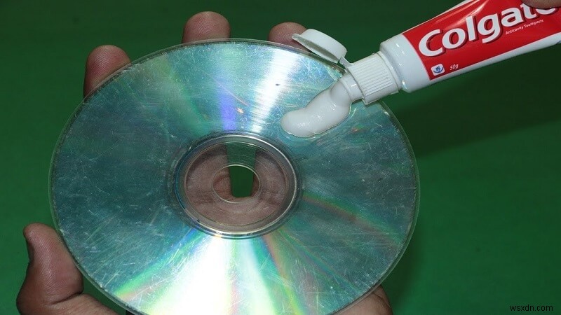 Sửa DVD bị xước tại nhà: Các bước chuyên gia cho năm 2024