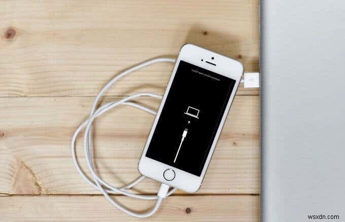 Màn Hình Trắng iPhone: Nguyên Nhân & Cách Khắc Phục Nhanh