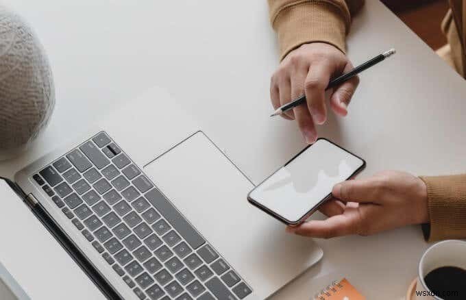 Màn Hình Trắng iPhone: Nguyên Nhân & Cách Khắc Phục Nhanh