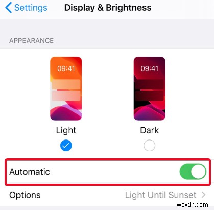 Tối ưu sử dụng iPhone ban đêm: Mẹo chuyên gia giảm mỏi mắt
