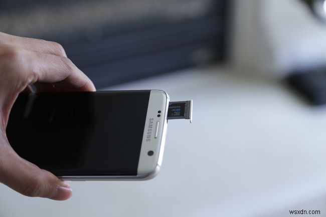 Cách thay SIM &thẻ nhớ trong Samsung Galaxy S7 / Edge