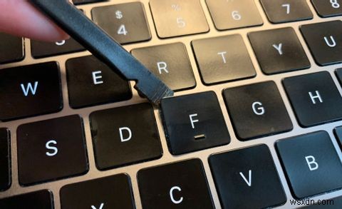 Cách sửa các phím dính trên MacBook của bạn 