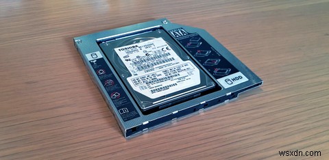 Cách thay thế ổ đĩa DVD máy tính xách tay của bạn bằng ổ cứng HDD hoặc SSD 
