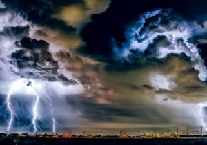 Mất điện có thể làm hỏng máy tính của bạn như thế nào (Và cách bảo vệ nó) 