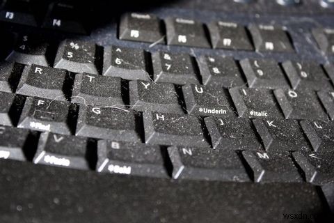 Cách làm sạch màn hình, vỏ, bàn phím và quạt máy tính xách tay của bạn 