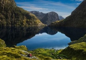 Đặt Ảnh màn hình khóa Windows 10 làm Hình nền máy tính của bạn 