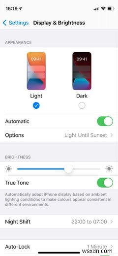 Cách sử dụng Chế độ tối trên iPhone hoặc iPad của bạn 