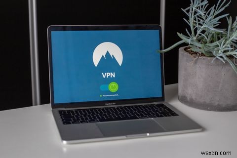VPN nào tốt nhất? So sánh các gói và tính năng của Surfshark so với NordVPN 