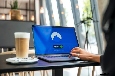 Ai có thể theo dõi dữ liệu của bạn khi sử dụng VPN? 