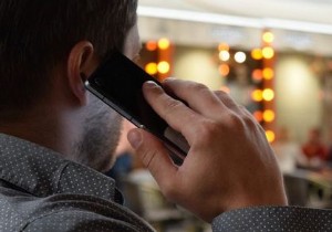 Tránh sai lầm này khi một người gọi không xác định hỏi bạn có thể nghe thấy tôi nói không? 