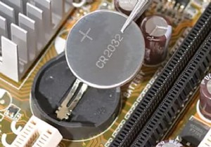 Cách đặt lại hoặc xóa CMOS trên Windows 10 