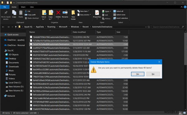 Windows File Explorer bị kẹt với thông báo  Đang làm việc trên nó ...  