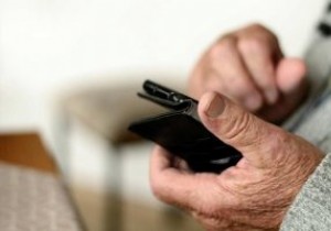 6 điện thoại thông minh tốt nhất cho người cao tuổi năm 2021 