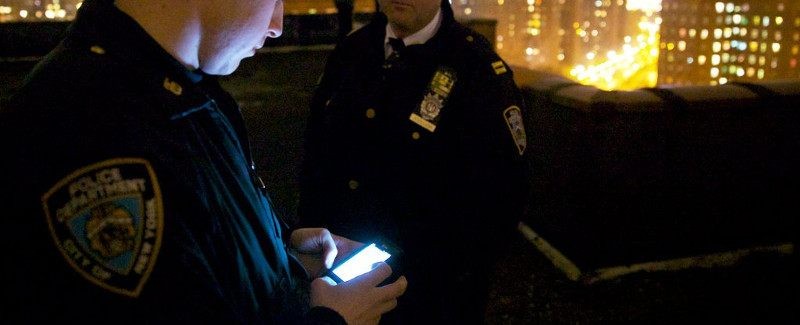 Cảnh sát có thể khám xét điện thoại mà không có giấy chứng nhận sau khi chết không? 