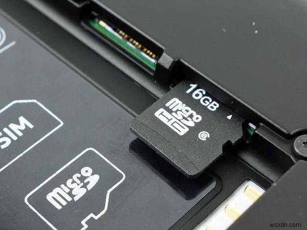 MTE giải thích:Tại sao các nhà sản xuất không bao gồm khe cắm thẻ nhớ Micro-SD trong điện thoại của họ? 