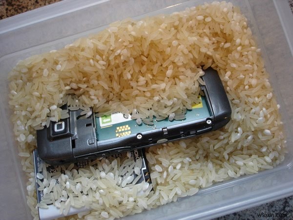 Làm thế nào để làm khô hoàn toàn đồ điện tử bị ướt của bạn 