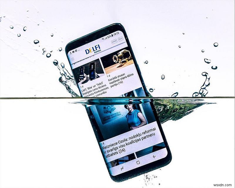 Điện thoại của bạn có chống nước hay chỉ là  Chống tia nước?  Hướng dẫn Nhanh về Đánh giá Nước về Công nghệ 