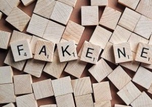 Facebook có nên để người dùng xác định tin giả? 