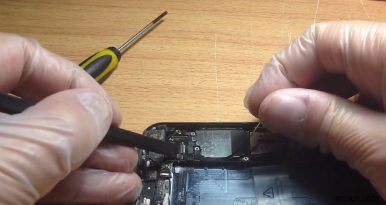 Cách sửa chữa iPhone 5 bị vô nước 