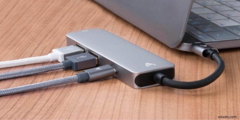 USB-C Hub so với Docking Station:Cái nào tốt hơn cho người dùng MacBook Pro?