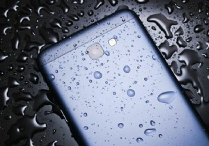 Làm cách nào để cứu điện thoại của bạn khỏi hư hỏng do nước?