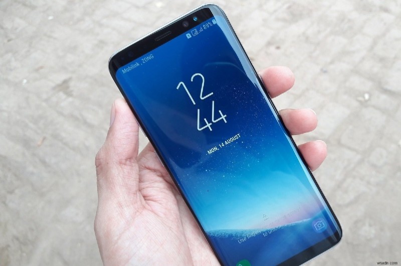 Cách tháo thẻ SIM khỏi Samsung S8 +