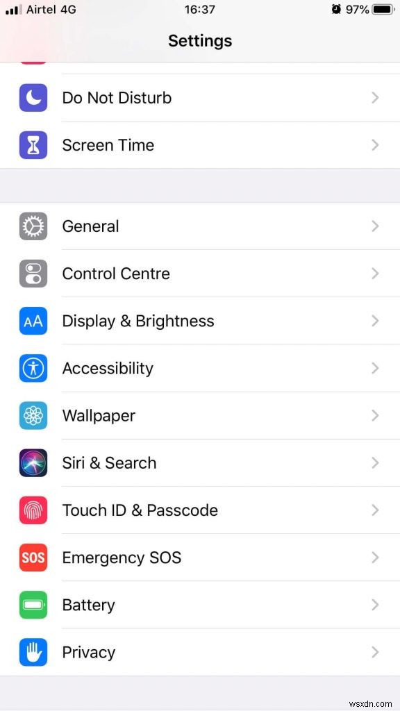 Cách bật Chế độ tối trong iOS 13?