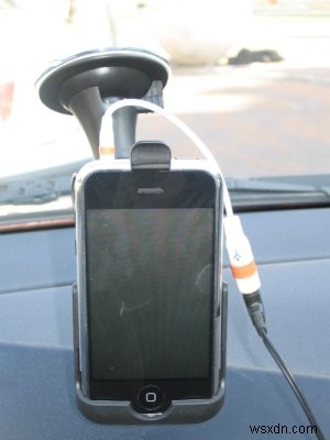 Biến iPhone của bạn thành điện thoại trên ô tô với giá 12 USD (12 đô la)