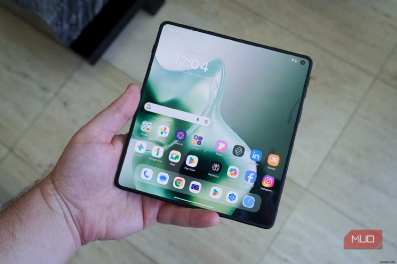Razr Fold của Motorola:Máy có thể gập lại giá cả phải chăng vượt trội so với Samsung và Google 