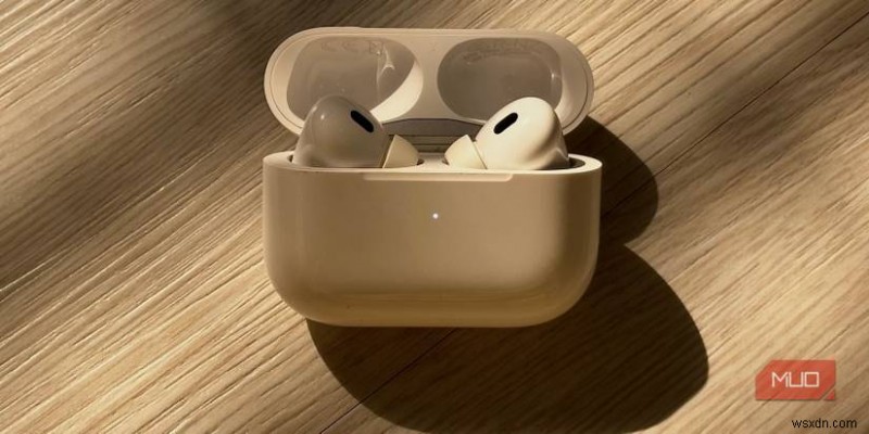 Đèn màu cam trên AirPods của bạn có ý nghĩa gì? Tìm hiểu các chỉ báo màu của AirPods 