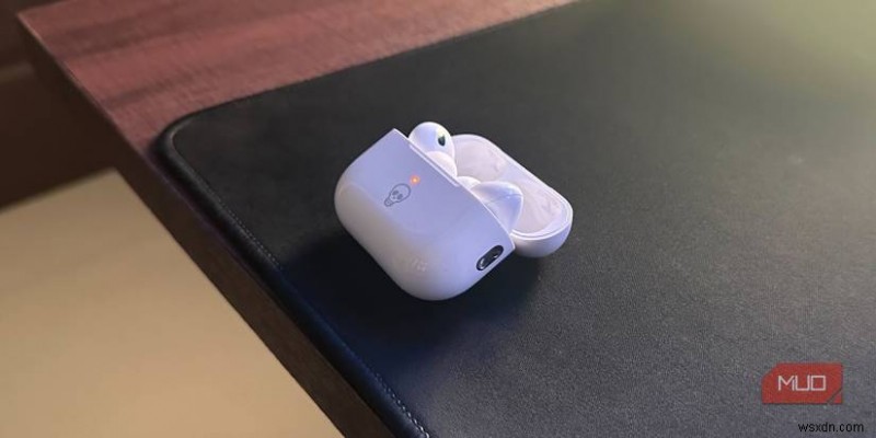 Đèn màu cam trên AirPods của bạn có ý nghĩa gì? Tìm hiểu các chỉ báo màu của AirPods 