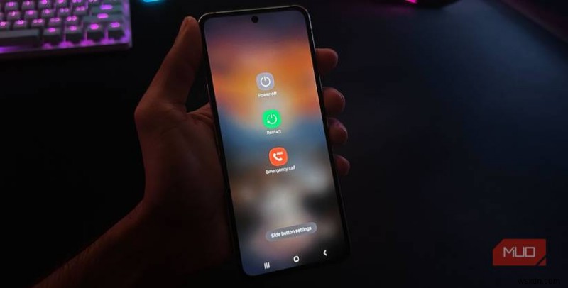 Các bước nhanh để cứu điện thoại hoặc máy tính bảng của bạn sau khi bị rơi nước 