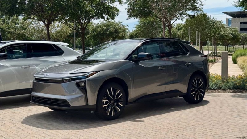 SUV Subaru vượt trội hơn Toyota Camry về tổng chi phí sở hữu 
