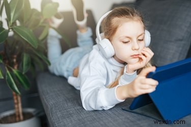 Cài đặt khoảng cách màn hình iOS 17:Bảo vệ tầm nhìn của con bạn 