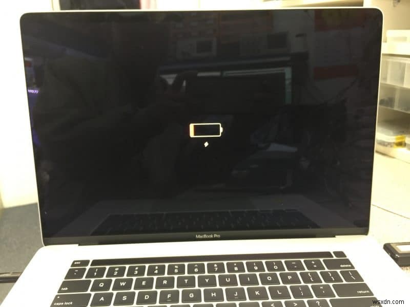 MacBook không bật nguồn? 12 cách khắc phục đã được chứng minh để giúp nó chạy lại 