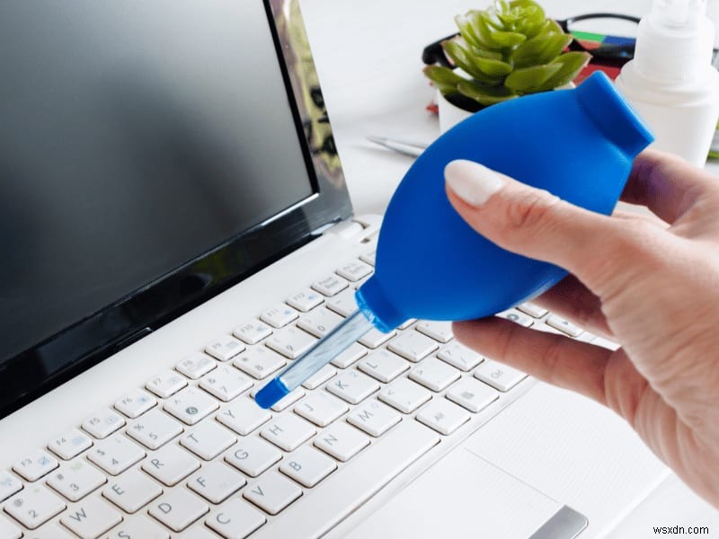 Cách khắc phục nhanh chóng phím bàn phím bị dính hoặc không phản hồi 