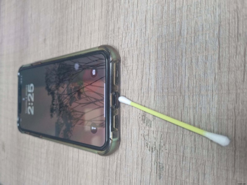 Làm sạch cổng sạc iPhone của bạn một cách an toàn bằng cồn – Hướng dẫn từng bước
