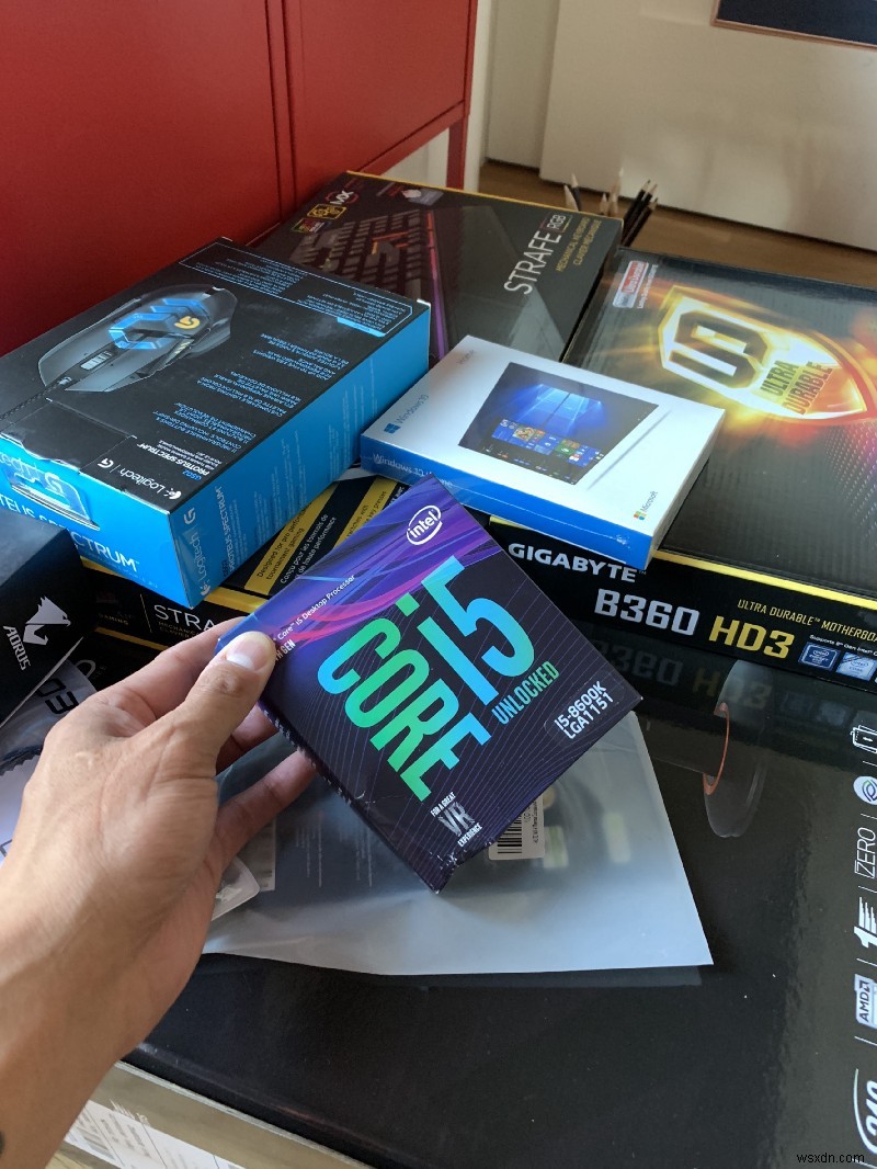 Xây dựng một chiếc PC chơi game Fortnite trị giá 1.001 USD với đứa con 12 tuổi của tôi:Hướng dẫn tự làm từng bước 